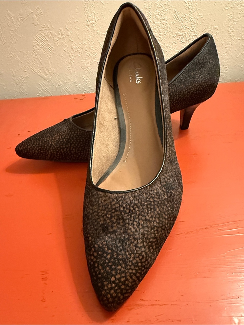 Clarks Artisan Sage Copper pointed-toe kitten heel pumps Size 8
